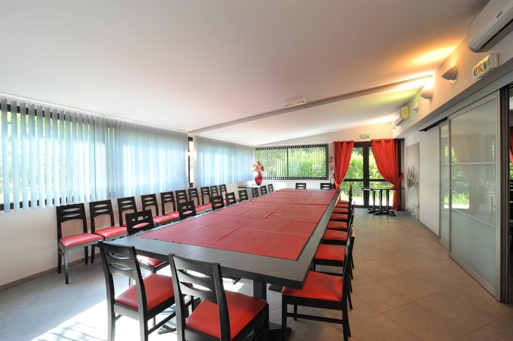 Hotel Au Relais De Trans Draguignan Buitenkant foto