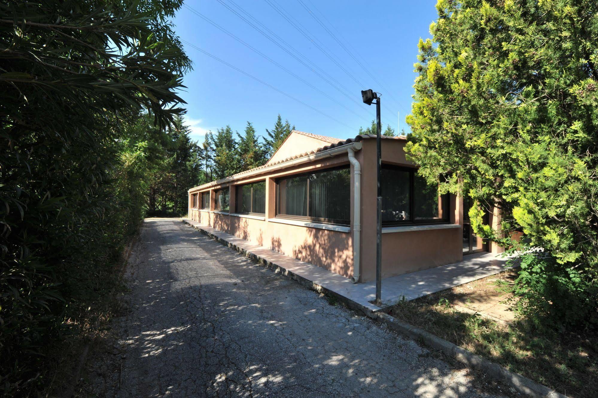 Hotel Au Relais De Trans Draguignan Buitenkant foto