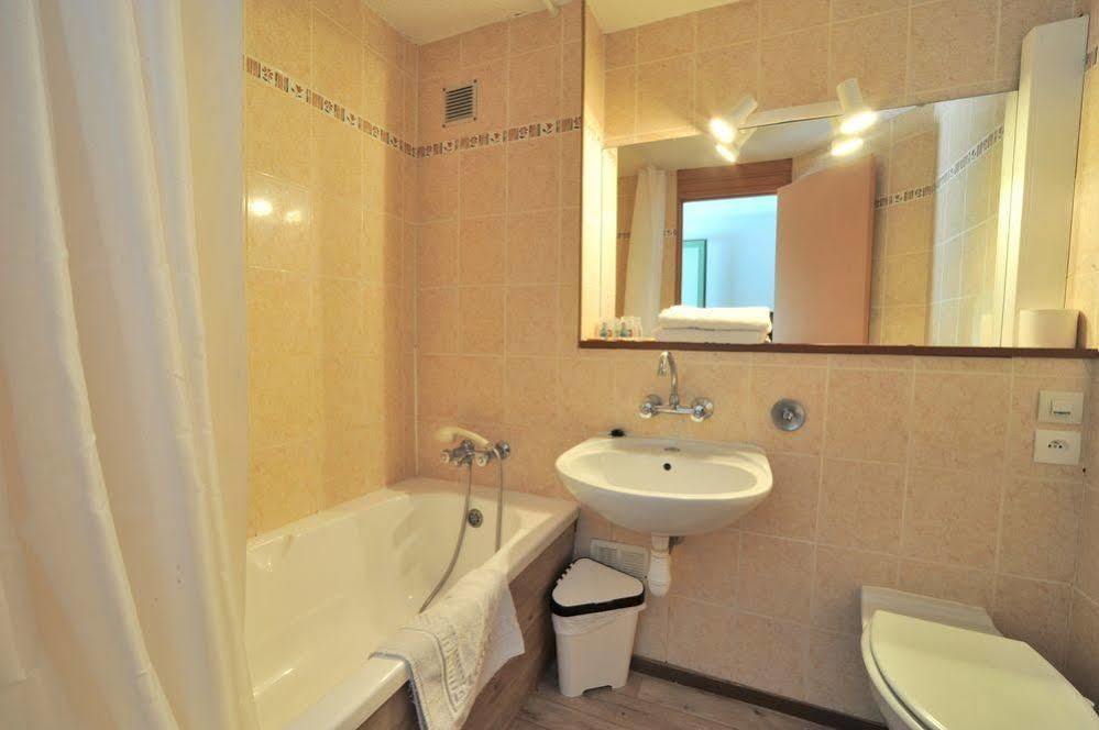 Hotel Au Relais De Trans Draguignan Buitenkant foto