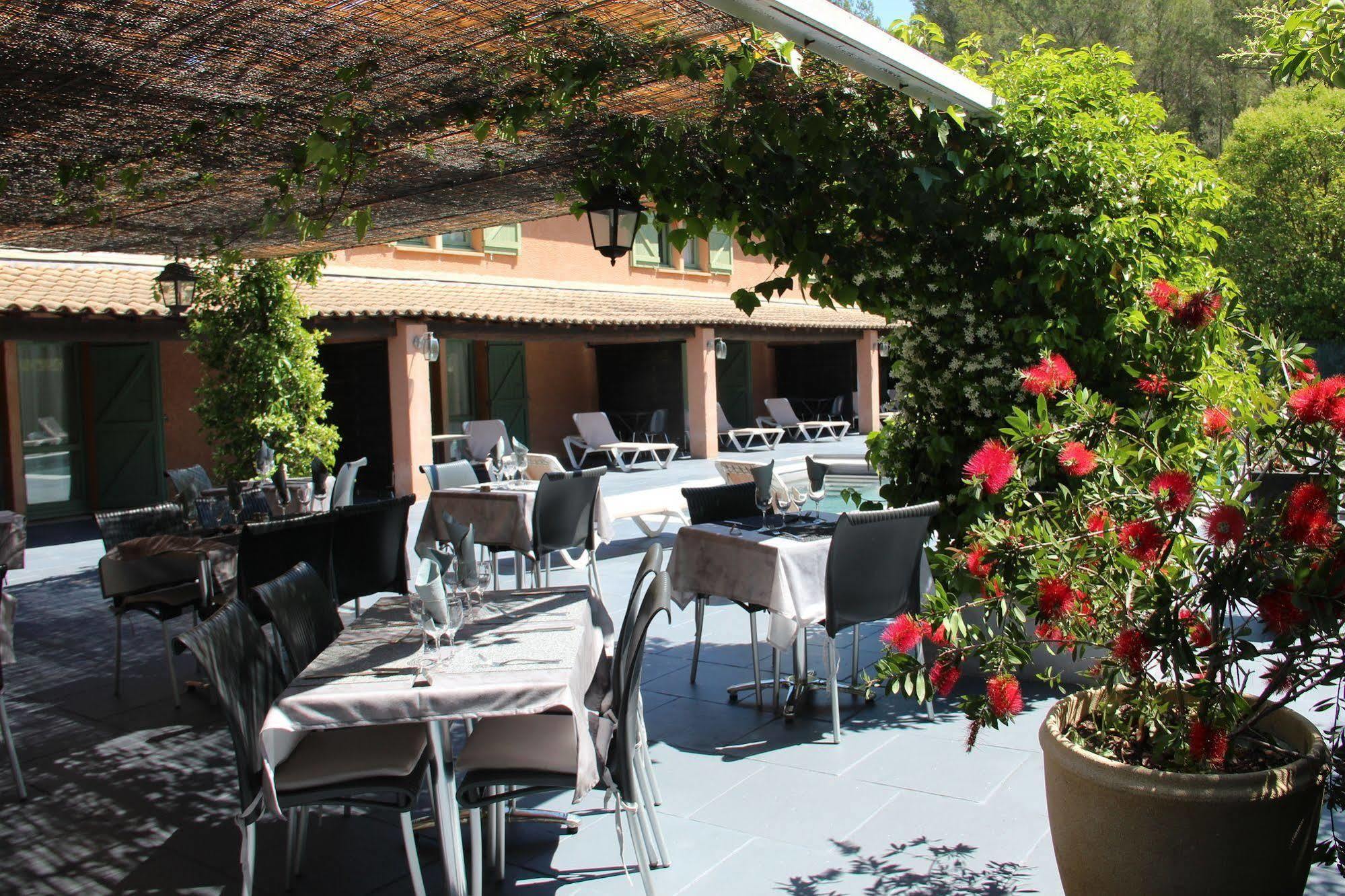 Hotel Au Relais De Trans Draguignan Buitenkant foto