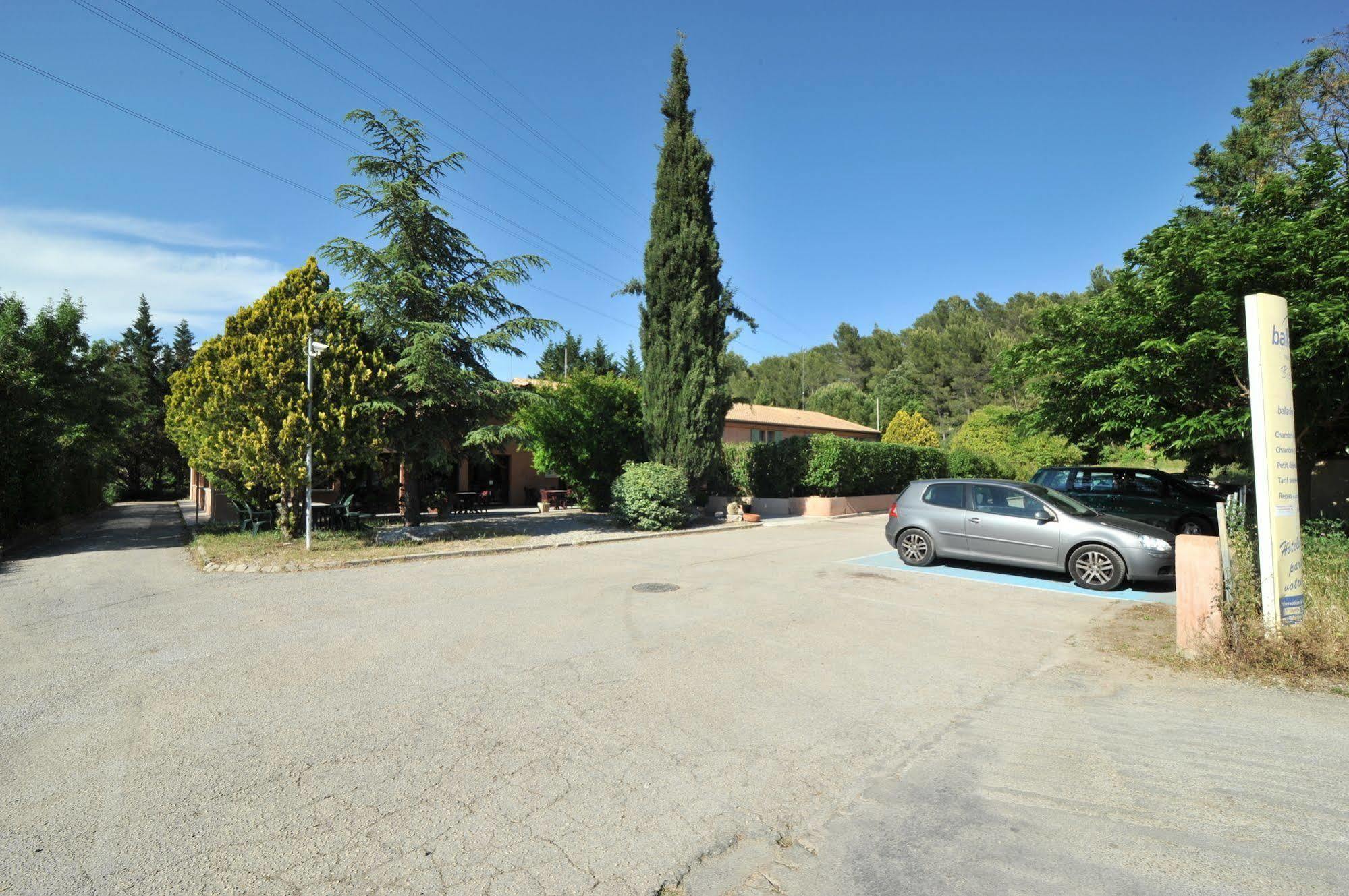 Hotel Au Relais De Trans Draguignan Buitenkant foto