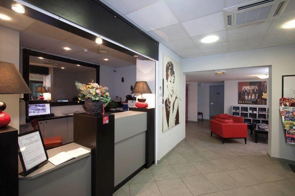 Hotel Au Relais De Trans Draguignan Buitenkant foto