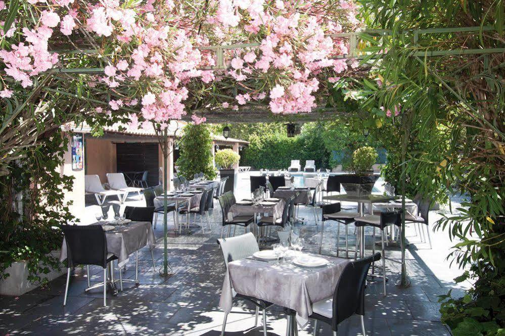 Hotel Au Relais De Trans Draguignan Buitenkant foto